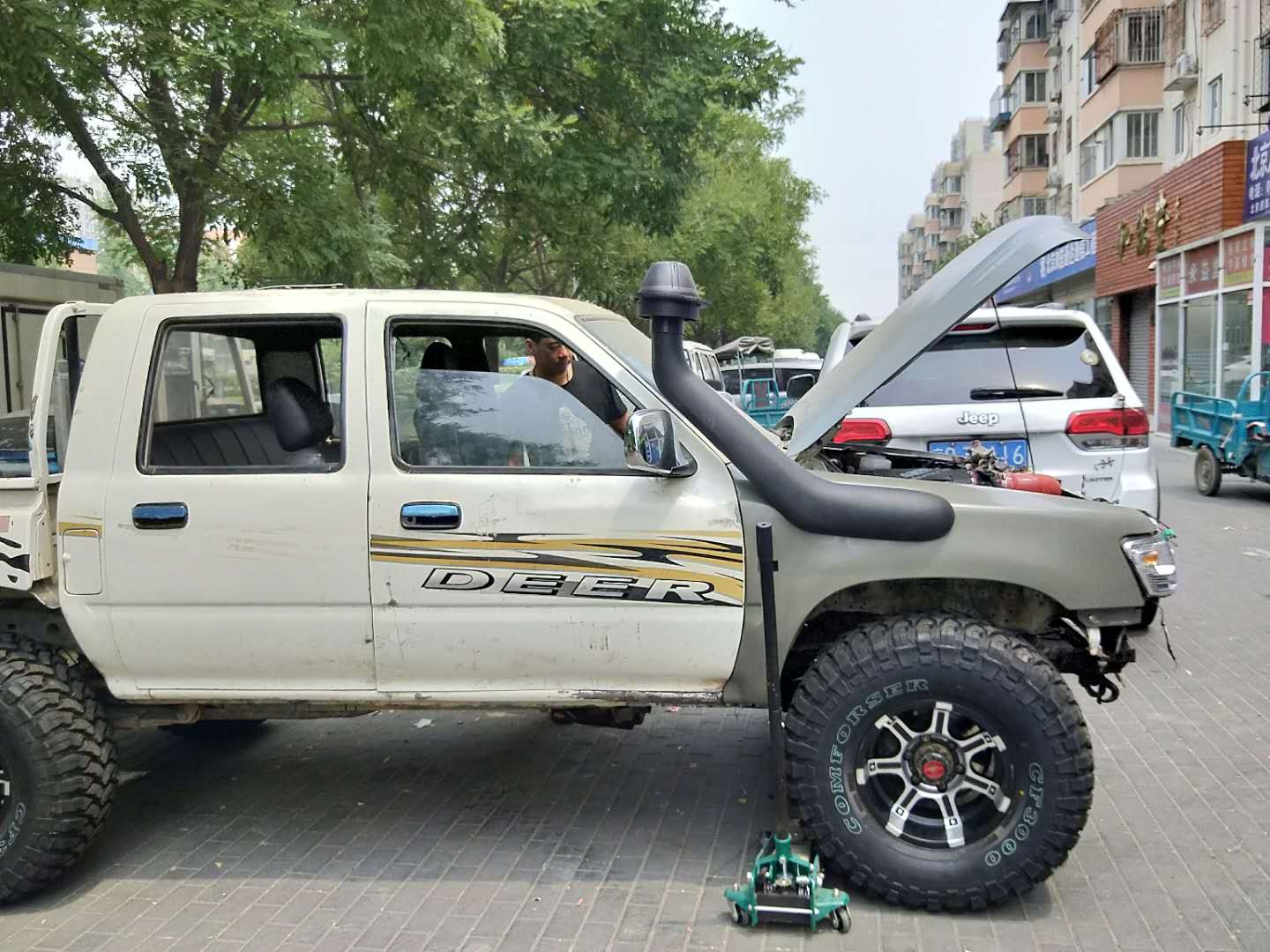 两百来元加个涉水喉，年轻时一直认为后面不背备胎、前面没有涉水喉的不叫越野车 ...