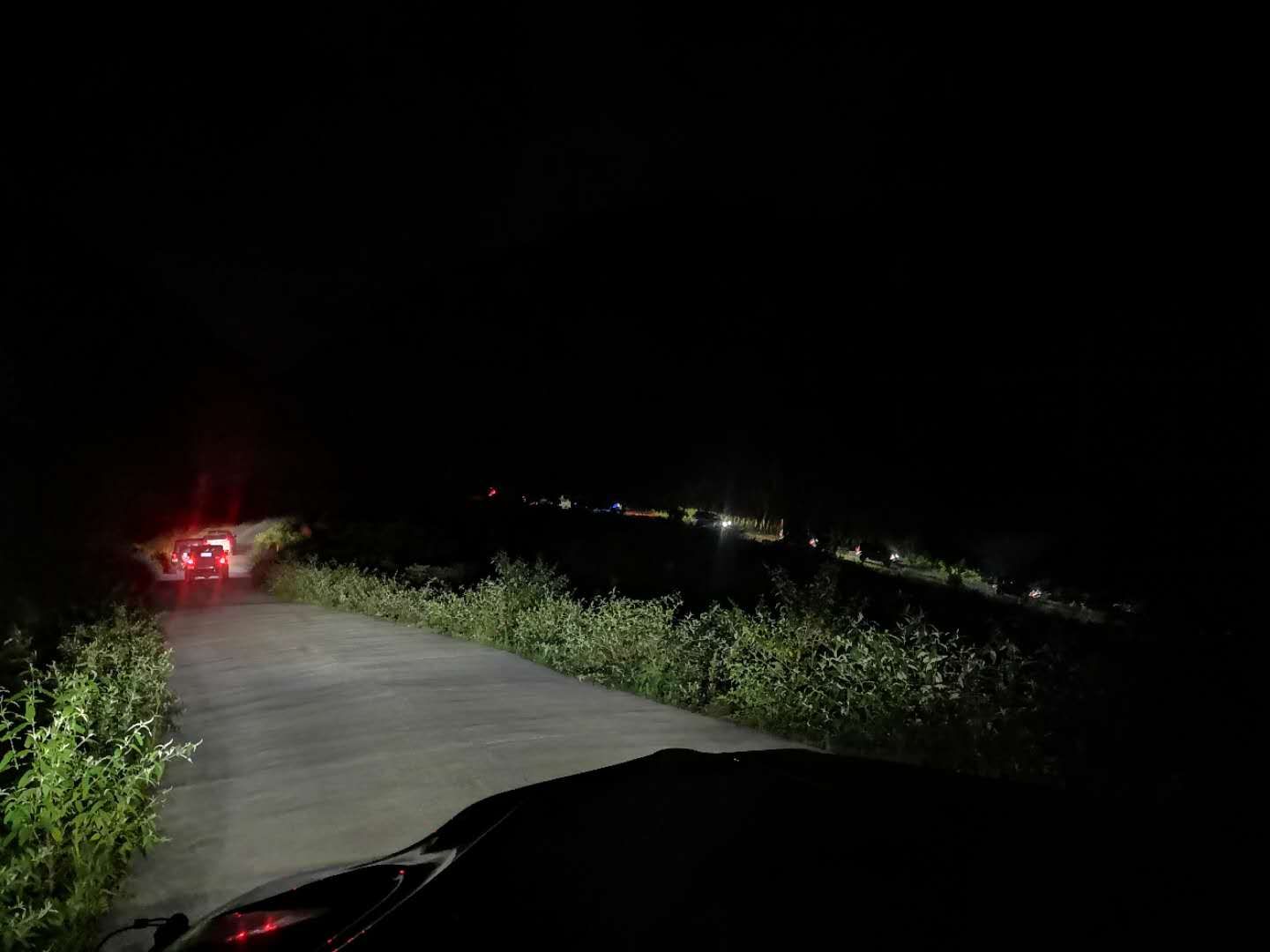 由于各种原因到达山顶已是天黑