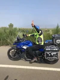 以前的F700 转给朋友了  低座版骑着舒服