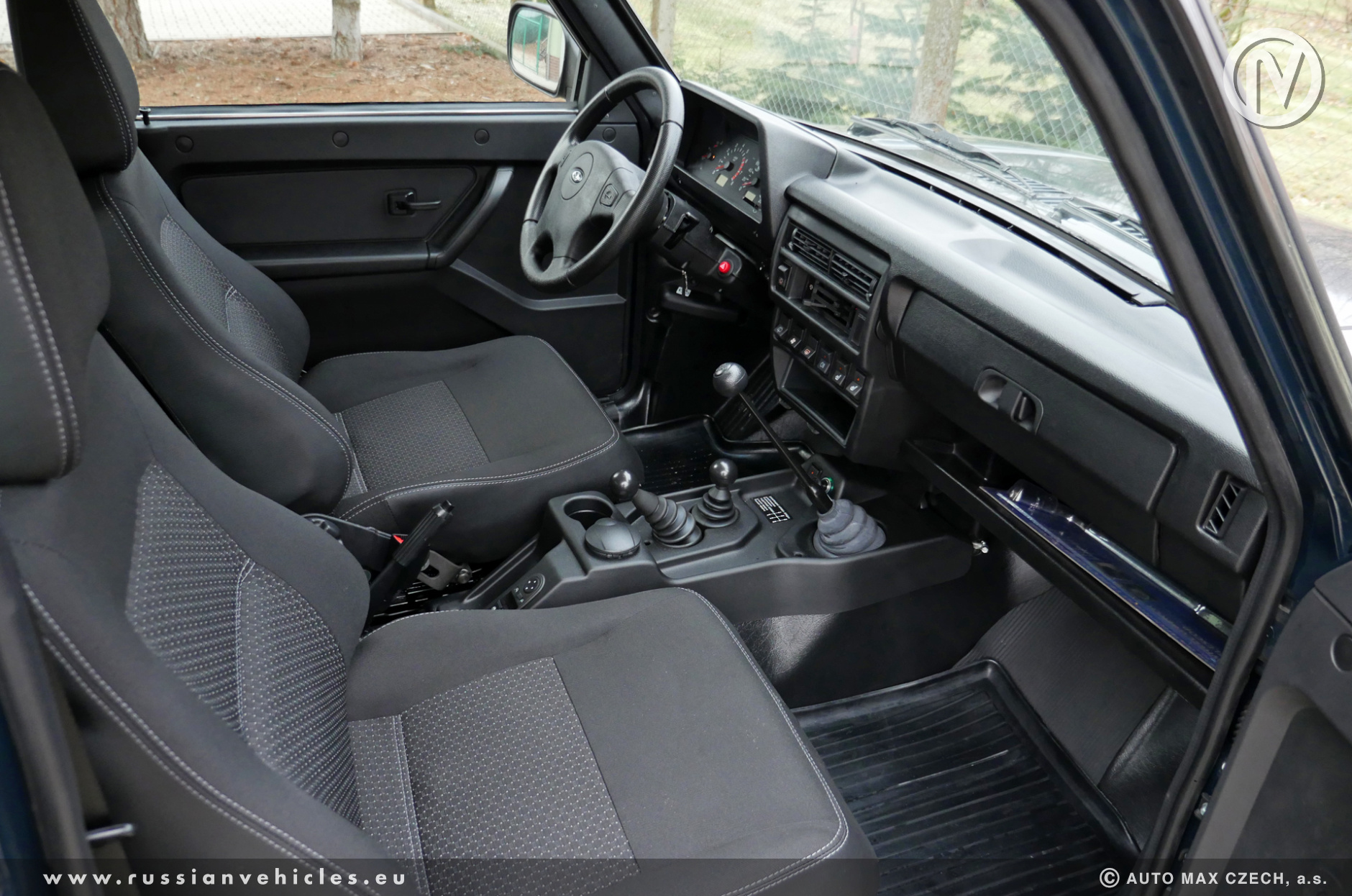 niva_2121_hardcross_www.russianvehicles.eu_interior_left.jpg